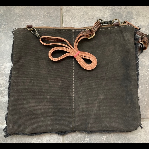 Last NWT Bohemian Small Crossbody bag wFringe - Picture 7 of 7